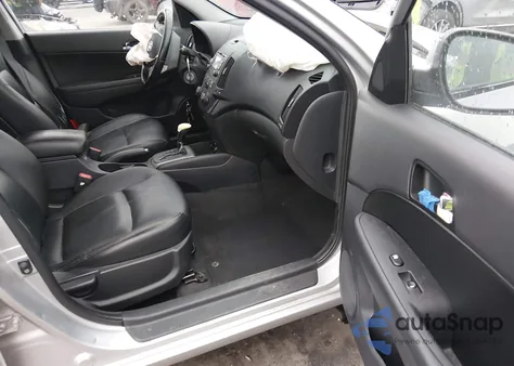 2009 Hyundai Elantra Touring z USA, uszkodzony, nr VIN KMHDC86E09U039067